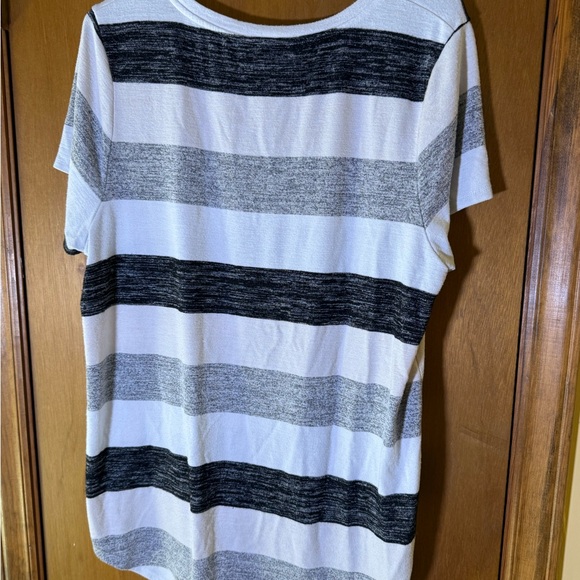Market & Spruce Monochrome Striped Tee - Picture 5 of 5